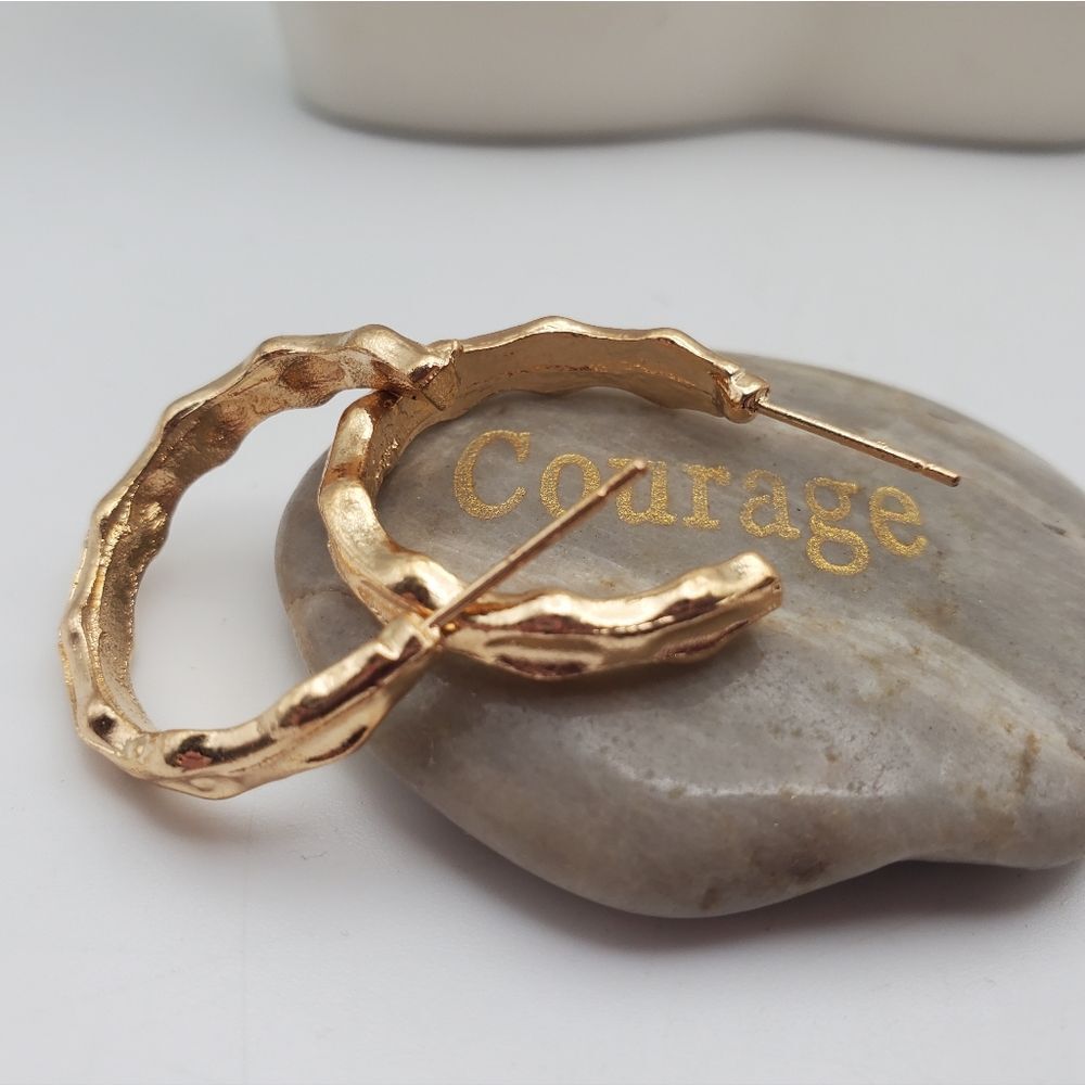 Gold tone spackled earrings